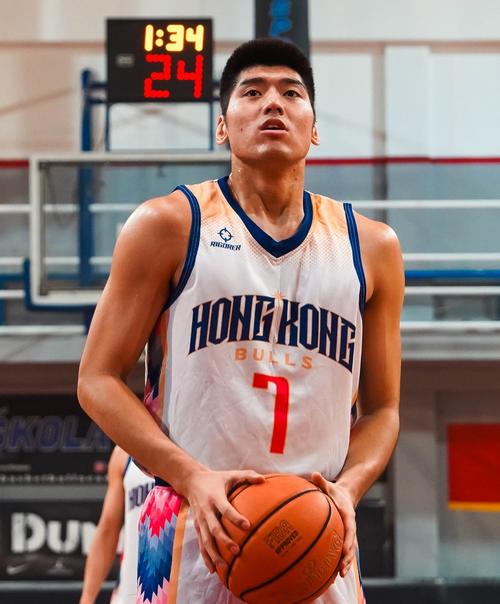 2021中国男篮球员