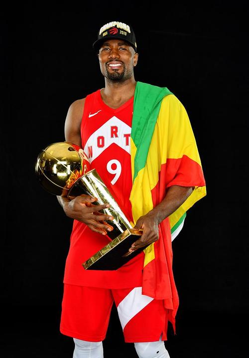 猛龙夺冠定妆照