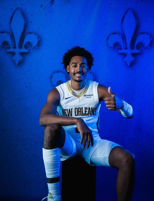 鹈鹕队什么时候改名的