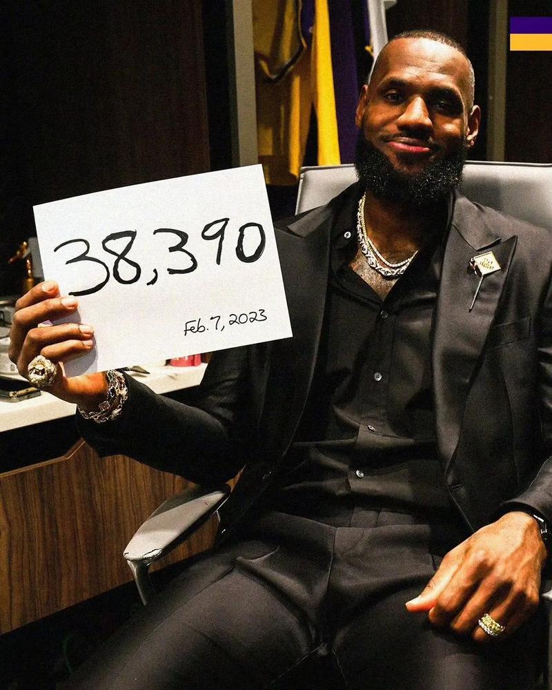 詹姆斯历史总得分超越马龙