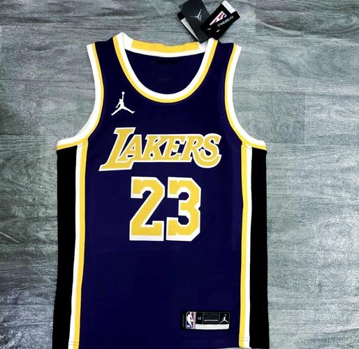 湖人队的23号叫什么名字