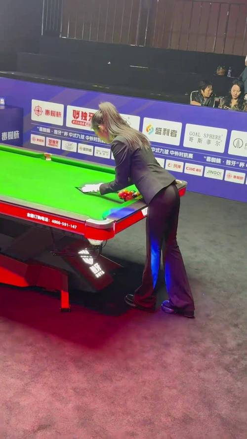 台球裁判为什么擦球