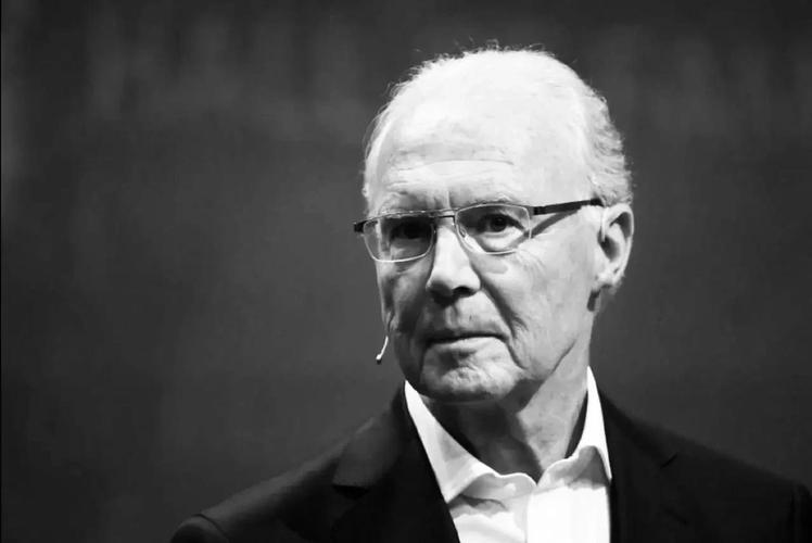 贝肯鲍尔在足坛影响力