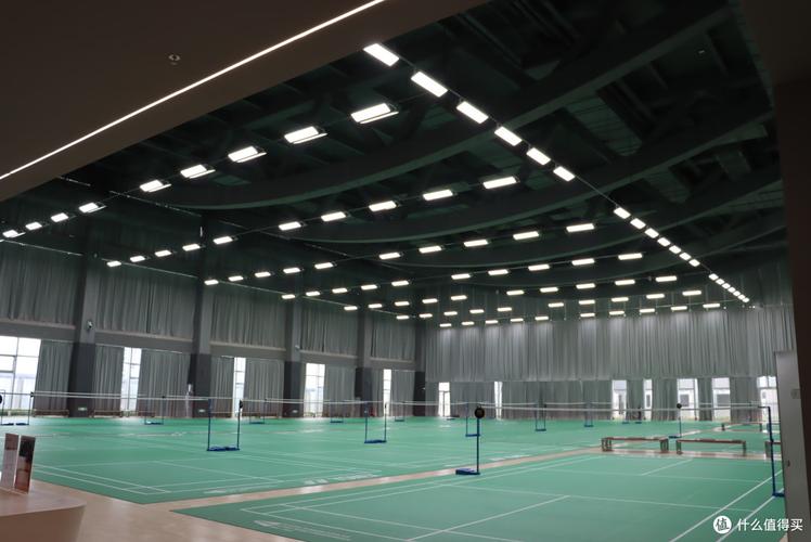 羽毛球场灯光布置标准