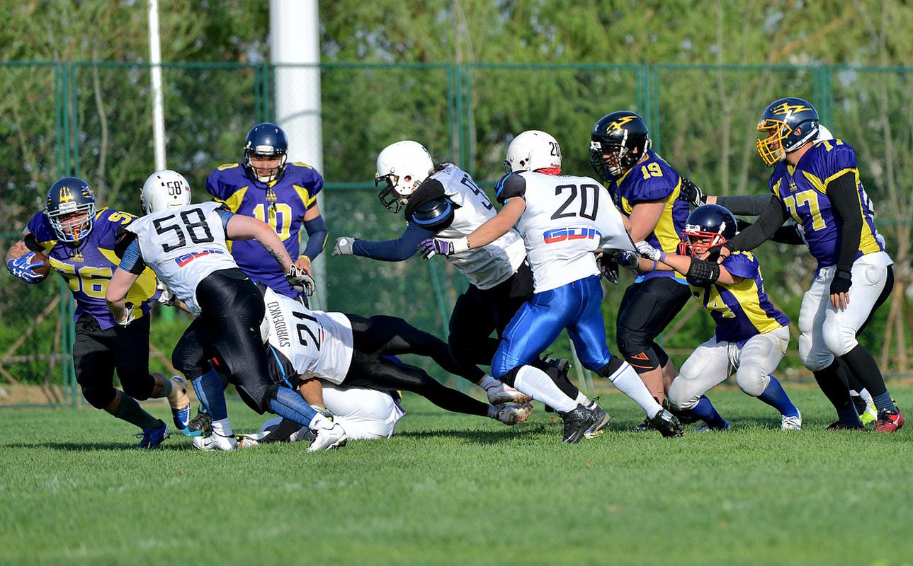 橄榄球运动员体能训练