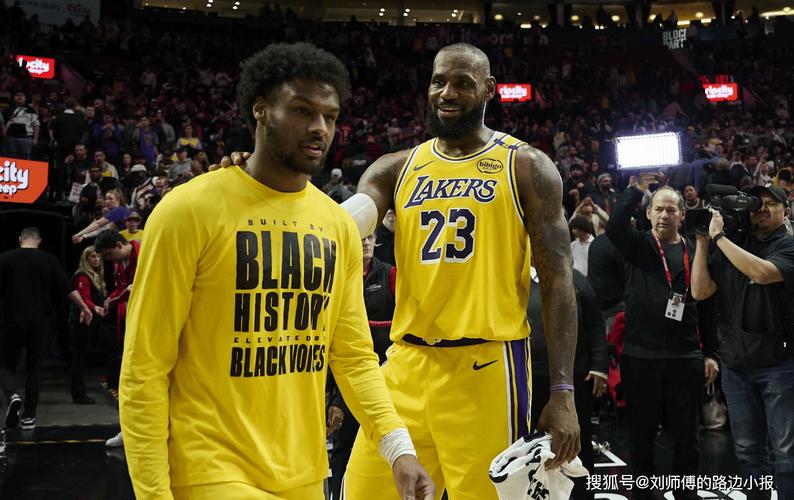 布朗尼詹姆斯在什么球队比赛