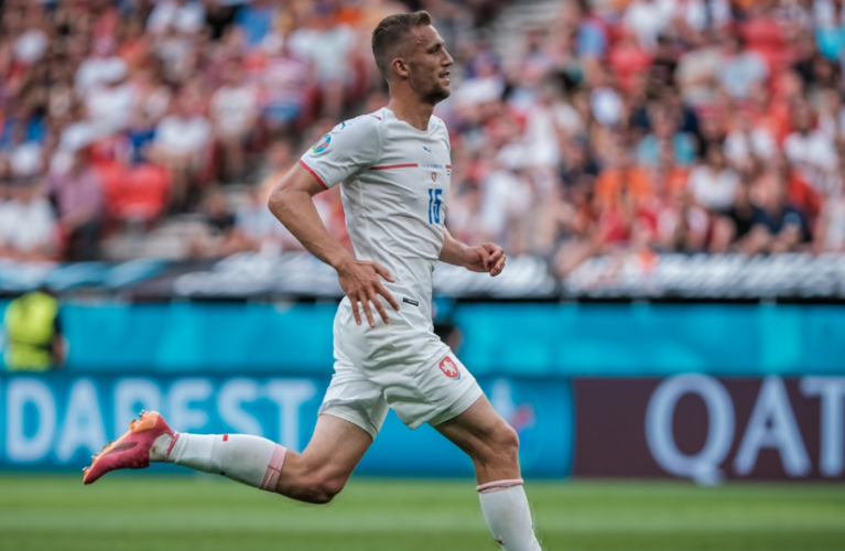 欧洲杯丹麦vs捷克谁先开球