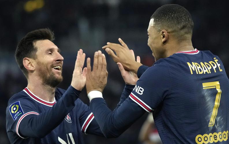 姆巴佩谈梅西c罗