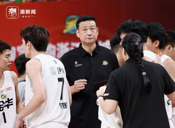 cba冠军最多的教练是谁