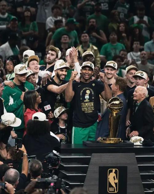 凯尔特人三巨头之前的战绩