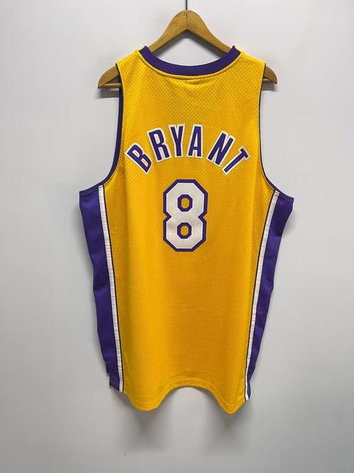 科比八号球衣穿了多少年