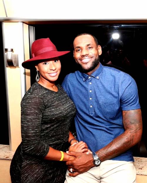 詹姆斯老婆是谁