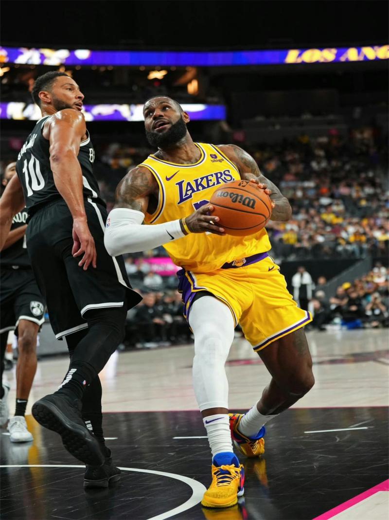 詹姆斯最近比赛表现如何