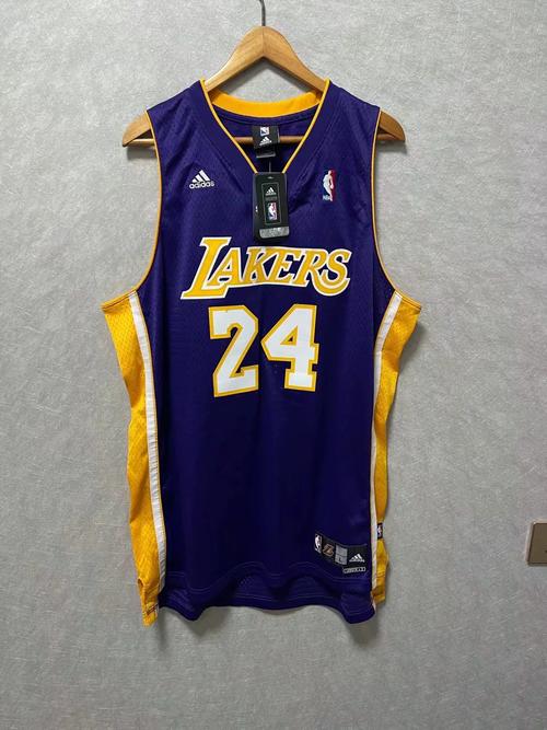 科比穿的最多的球衣