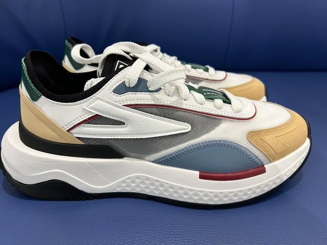 开拓者鞋子多少钱