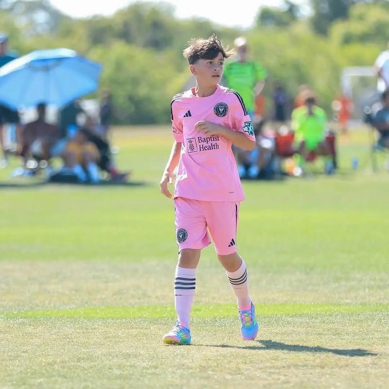 梅西 儿子 踢球